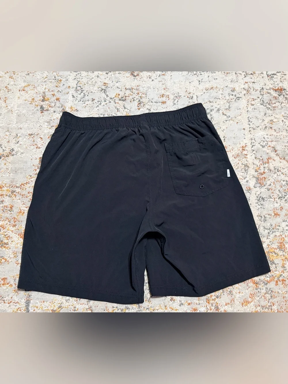 Vuori Men's black Kore Shorts size Large